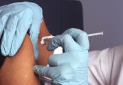 عوارض جدید در دریافت‌کنندگان واکسن «فایزر»