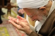 این مرجع تقلید، نماز بر پیکر رهبر شهید را اقامه می‌کند